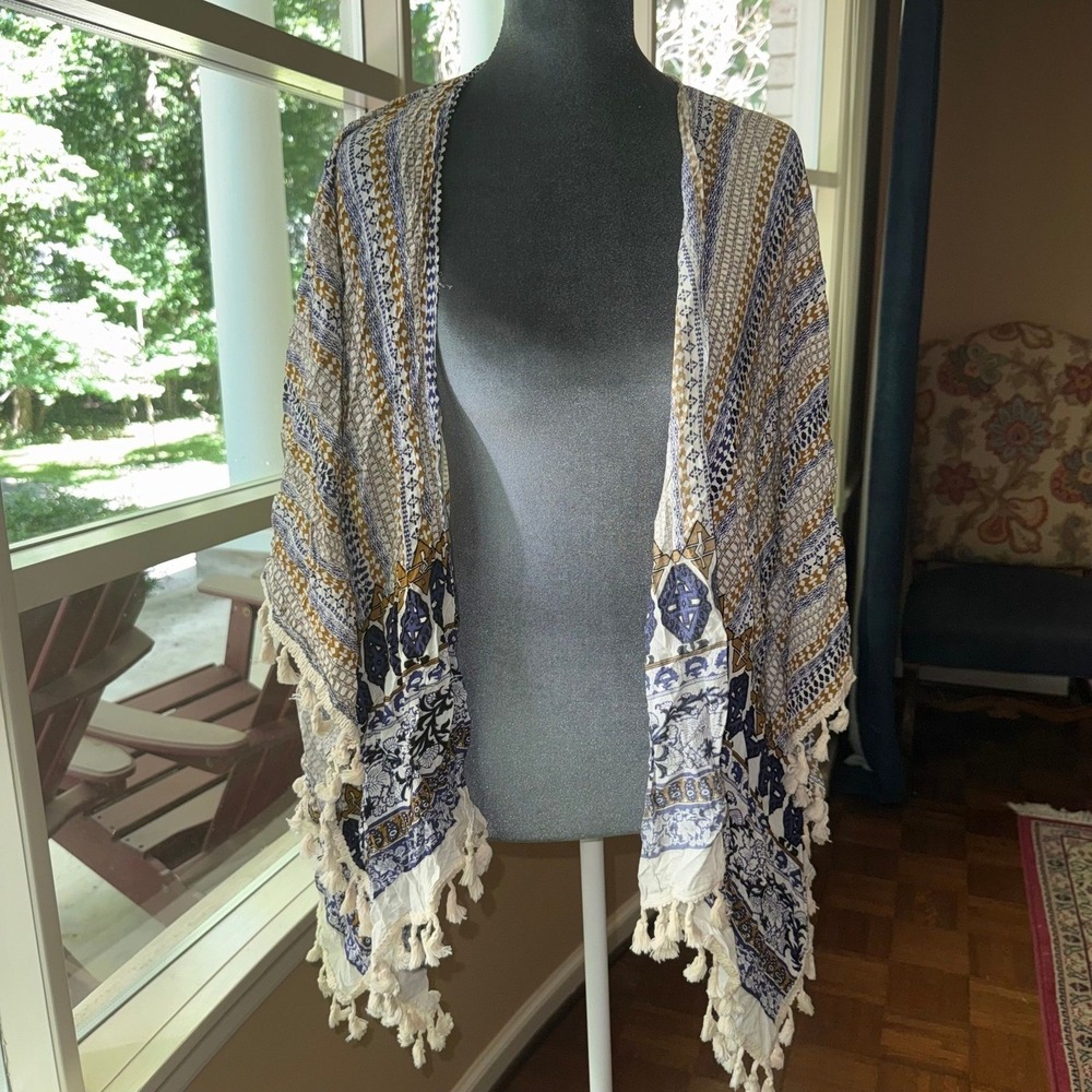 Bobbie Brooks boho kimono blue tan & white geometric mixed print tassel fringe